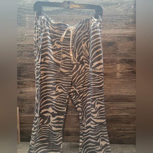 Express Pants - Express One Eleven Zebra Jogger Grey White Pockets Stretch Comfort Womens M